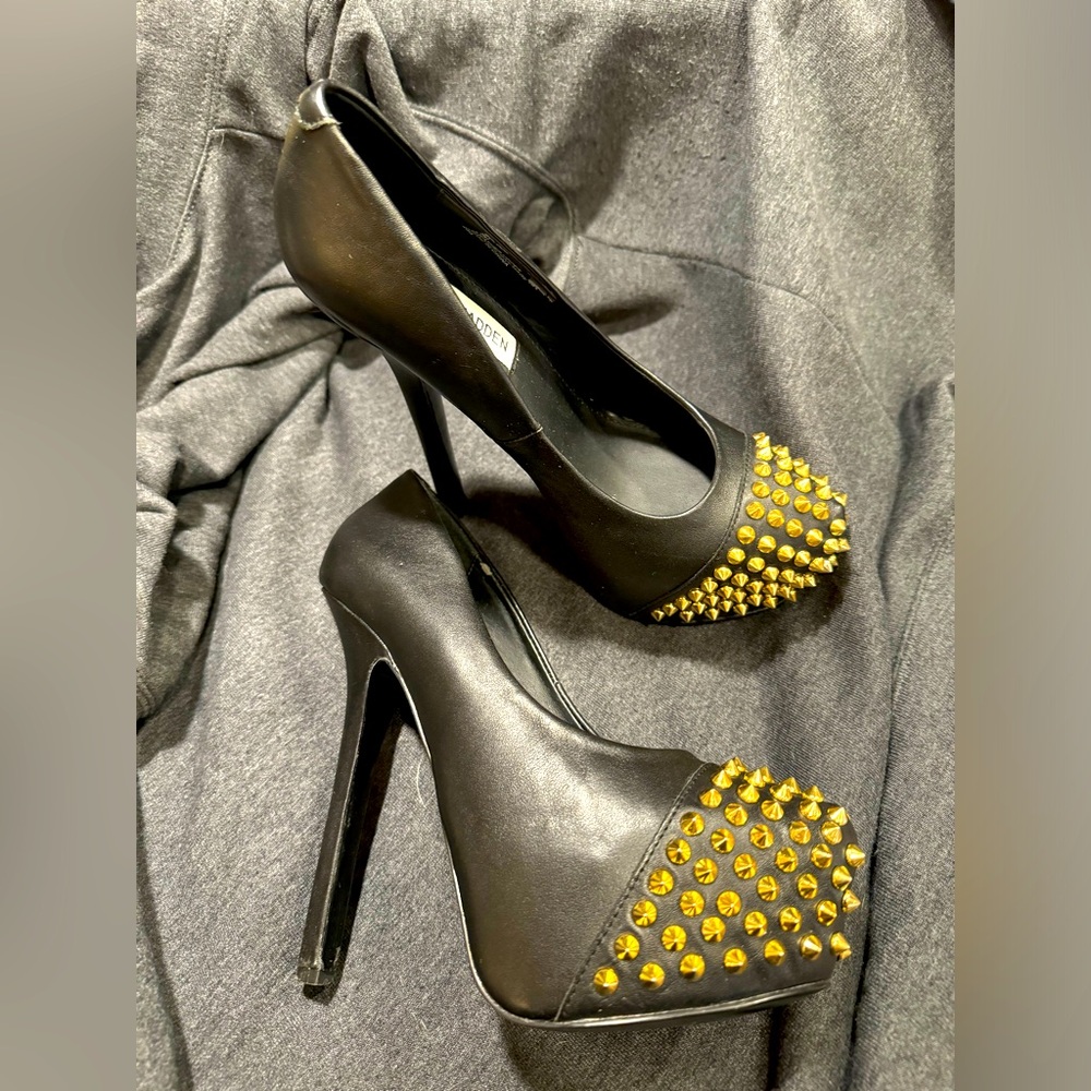 STEVE MADDEN SZ 7 Studded Heels Stiletto